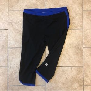Victoria’s Secret Sport Cropped Leggings Size Sm